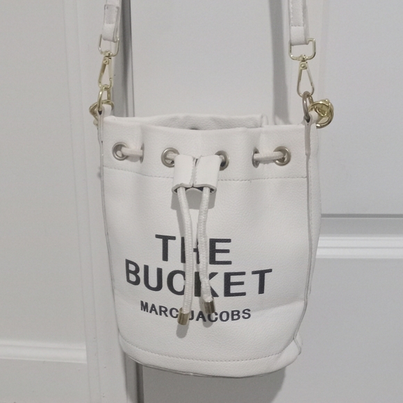 Marc Jacobs White Crossbody Bucket Bag - Picture 1 of 2